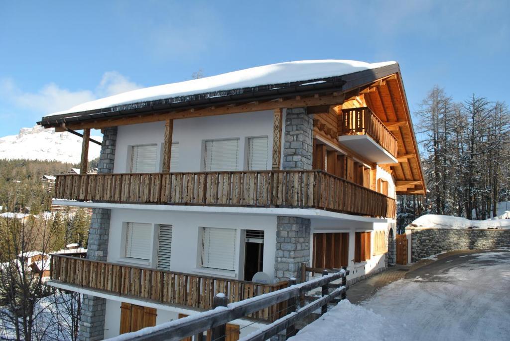 Les Petits Melezes Bed & Breakfast Crans-Montana Exterior photo