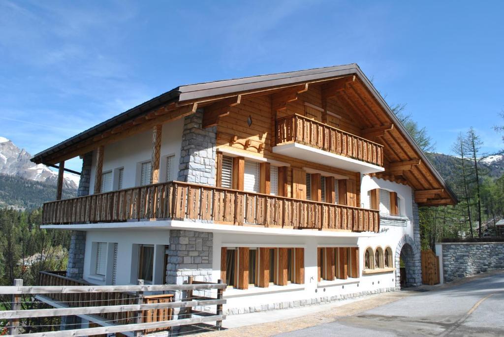 Les Petits Melezes Bed & Breakfast Crans-Montana Exterior photo